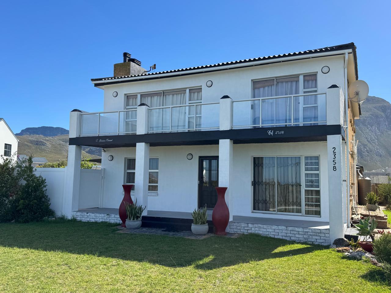 4 Bedroom House in Bettys Bay