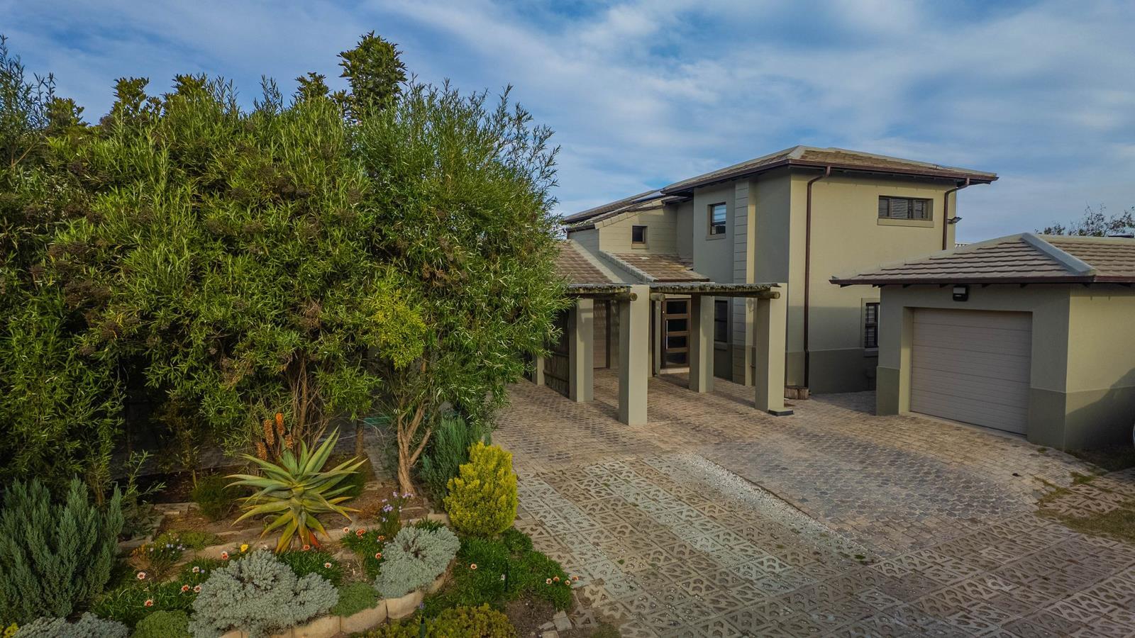 4 Bedroom House in Hartenbos Landgoed