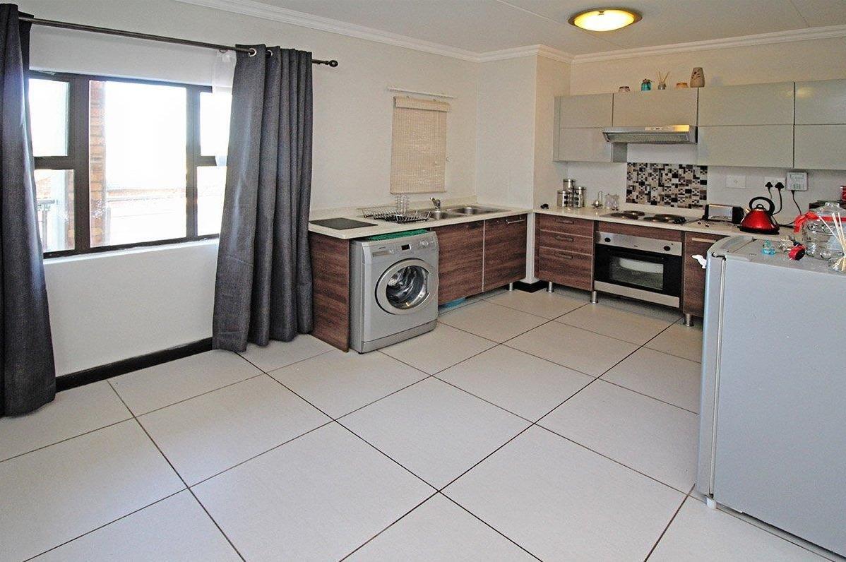 1 Bedroom Apartment in Rooihuiskraal North