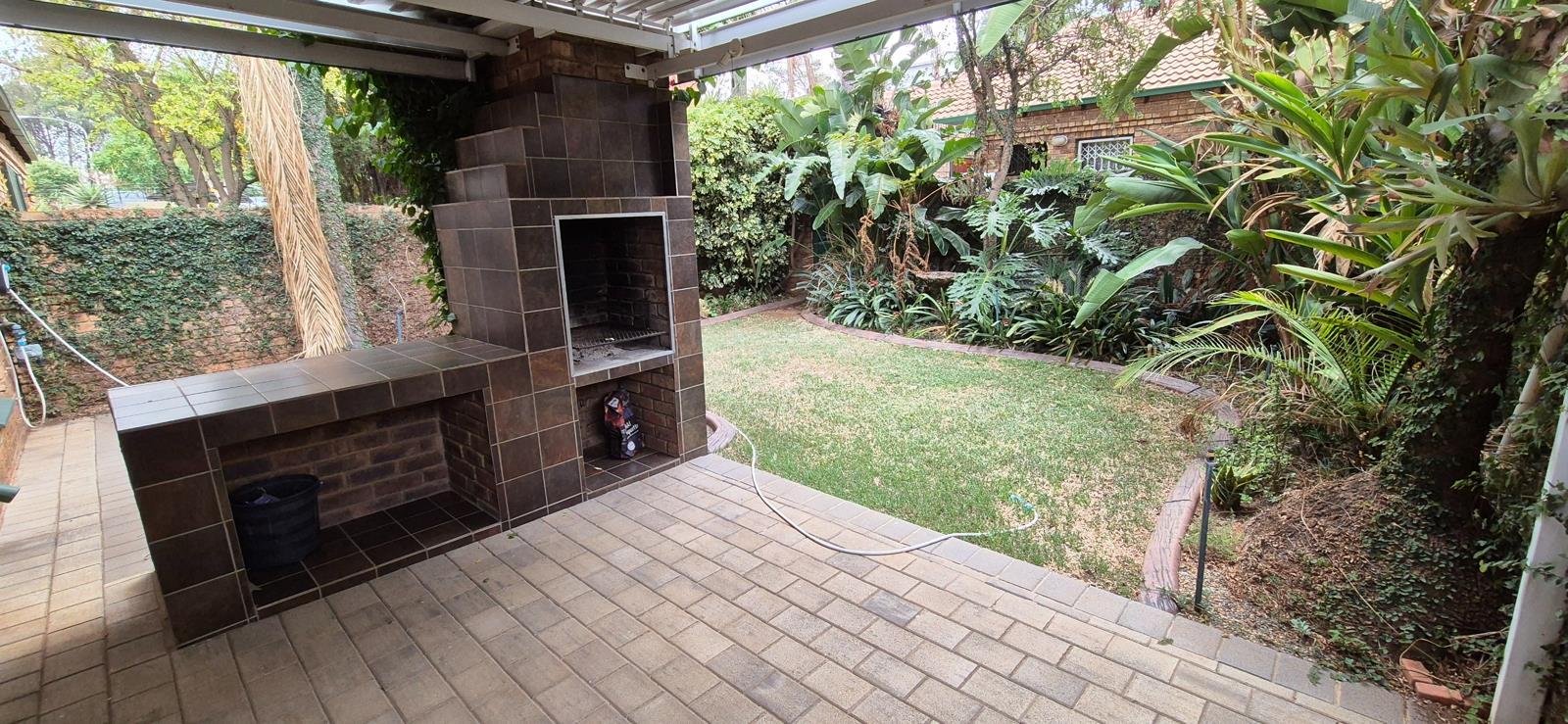 2 Bedroom Simplex in Die Hoewes