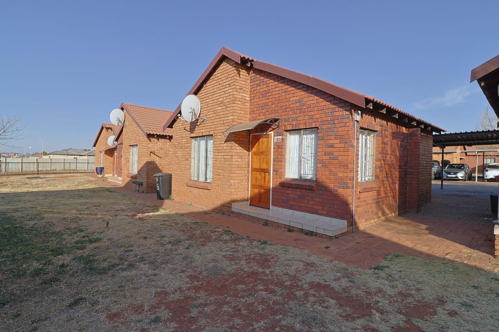 2 Bedroom Townhouse in Protea Glen
