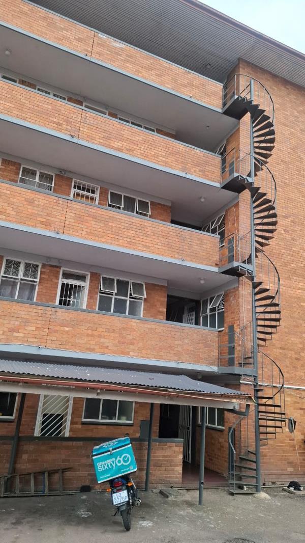 Bachelor apartment in Sunnyside