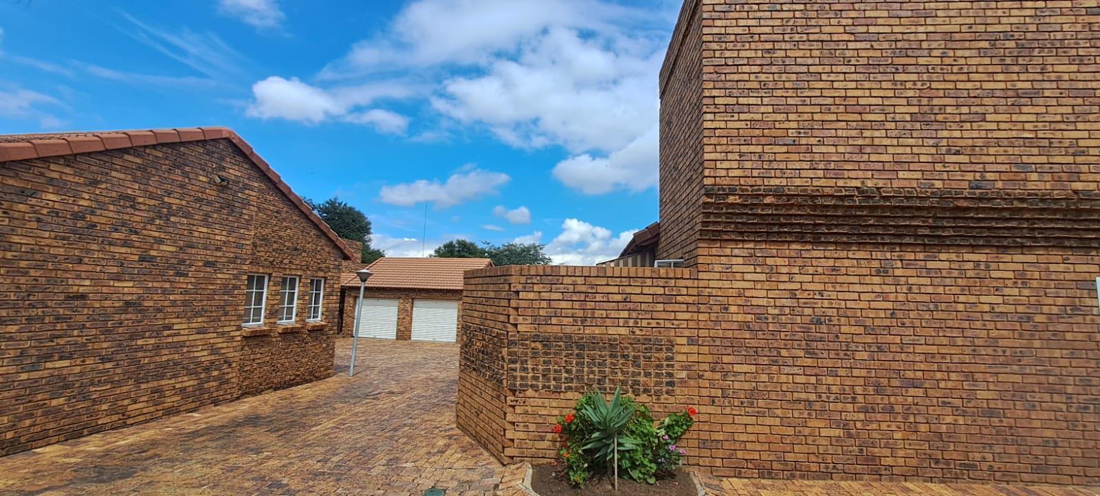 3 Bedroom Townhouse in Brackendowns