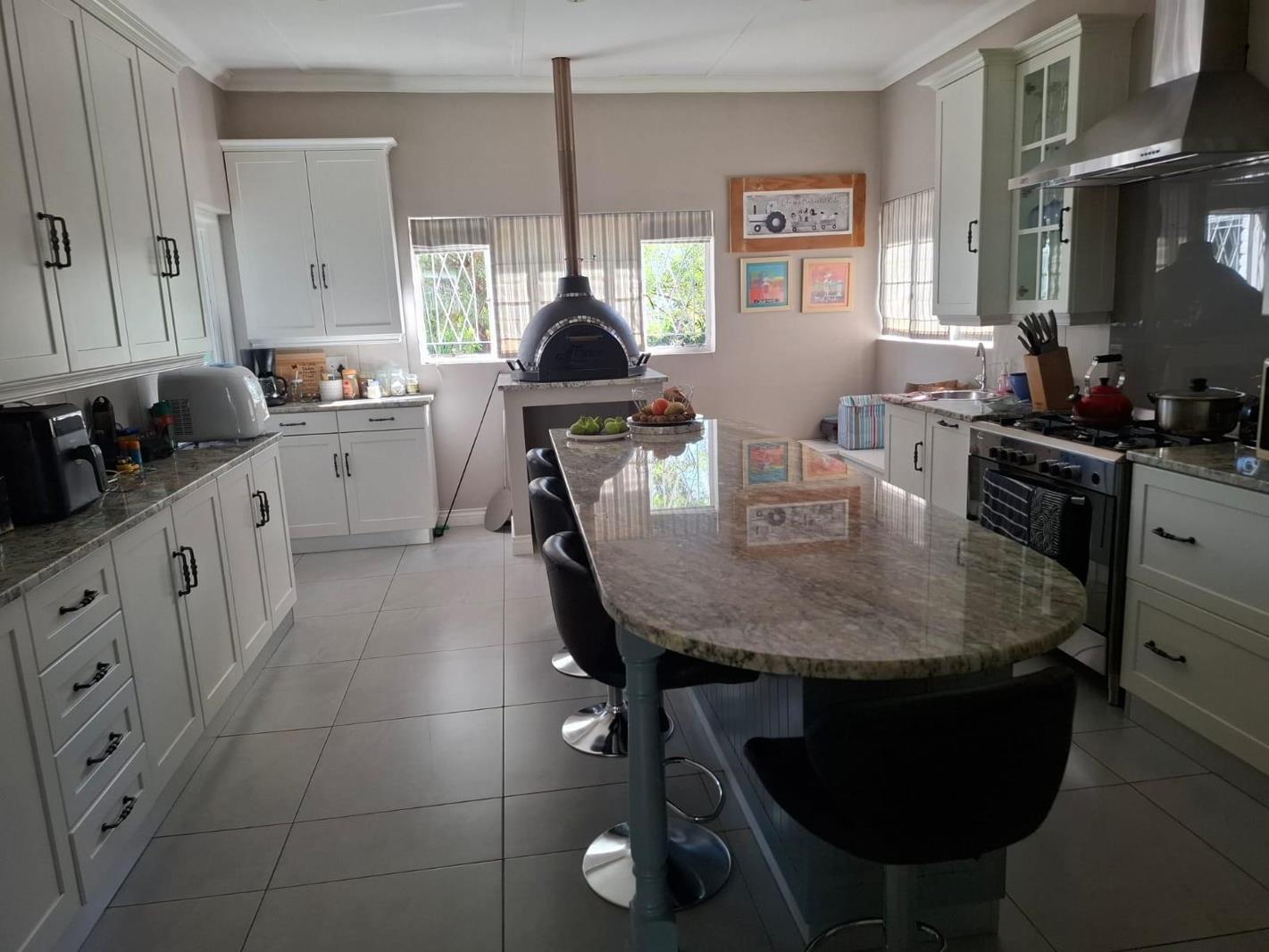 5 Bedroom House in Bergsig