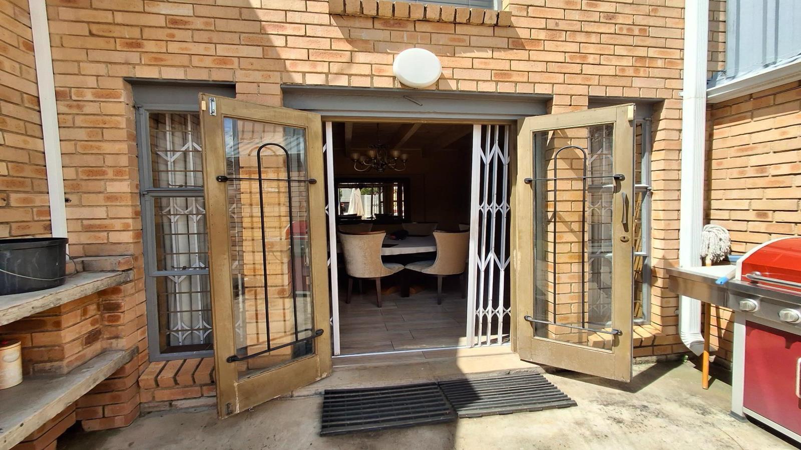 3 Bedroom House in Craighall Park
