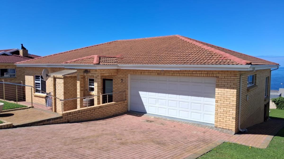 3 Bedroom House in Dana Bay