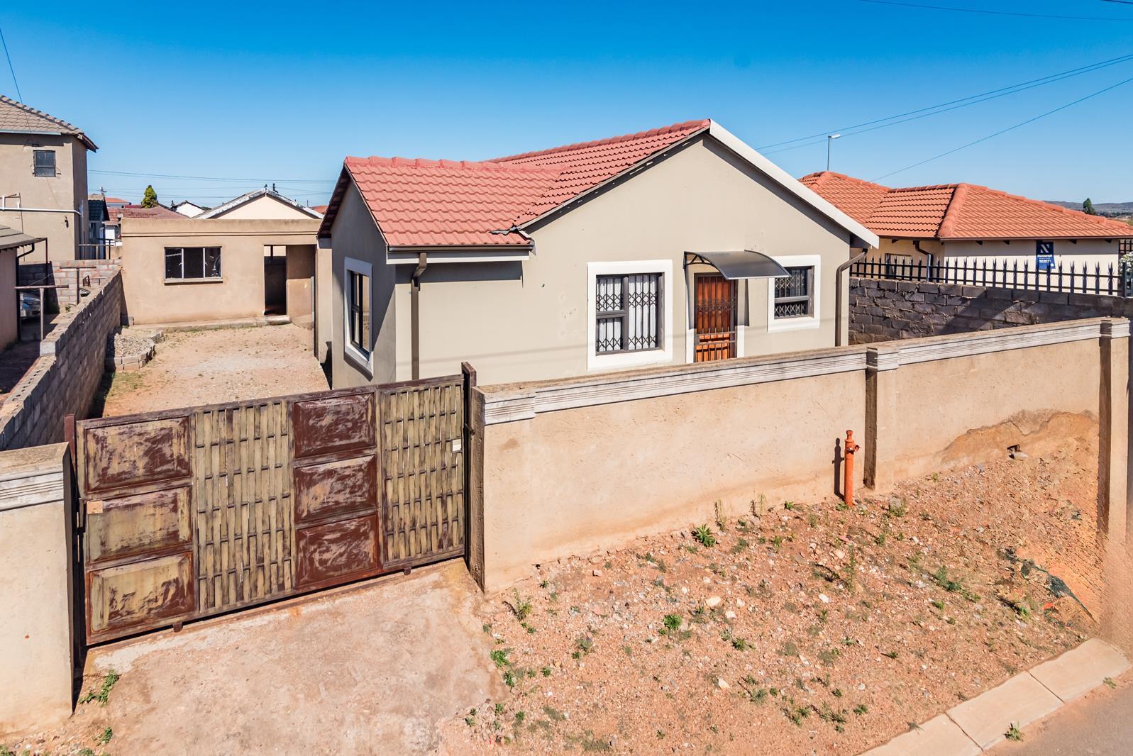 3 Bedroom House in Protea Glen