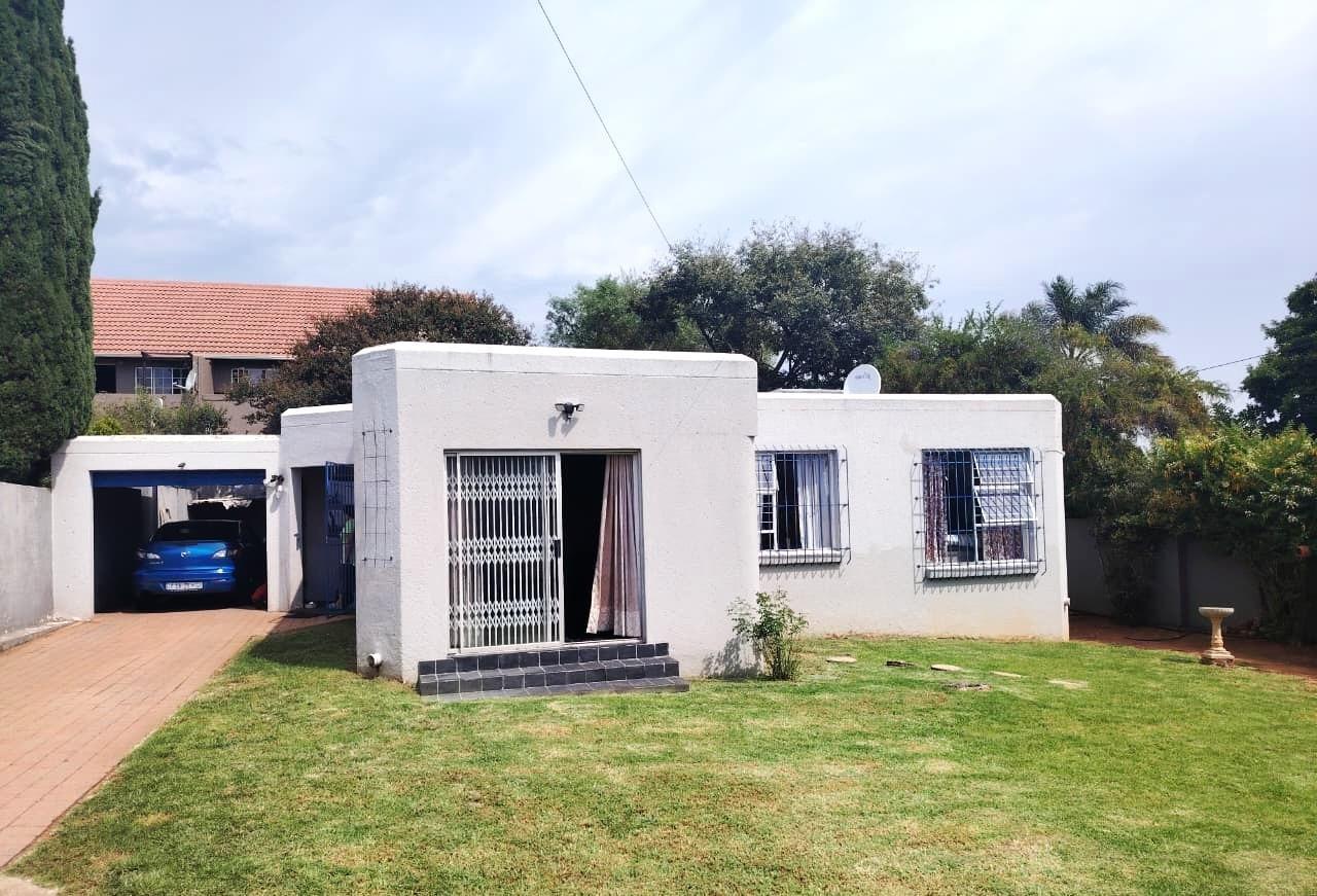 3 Bedroom House in Radiokop