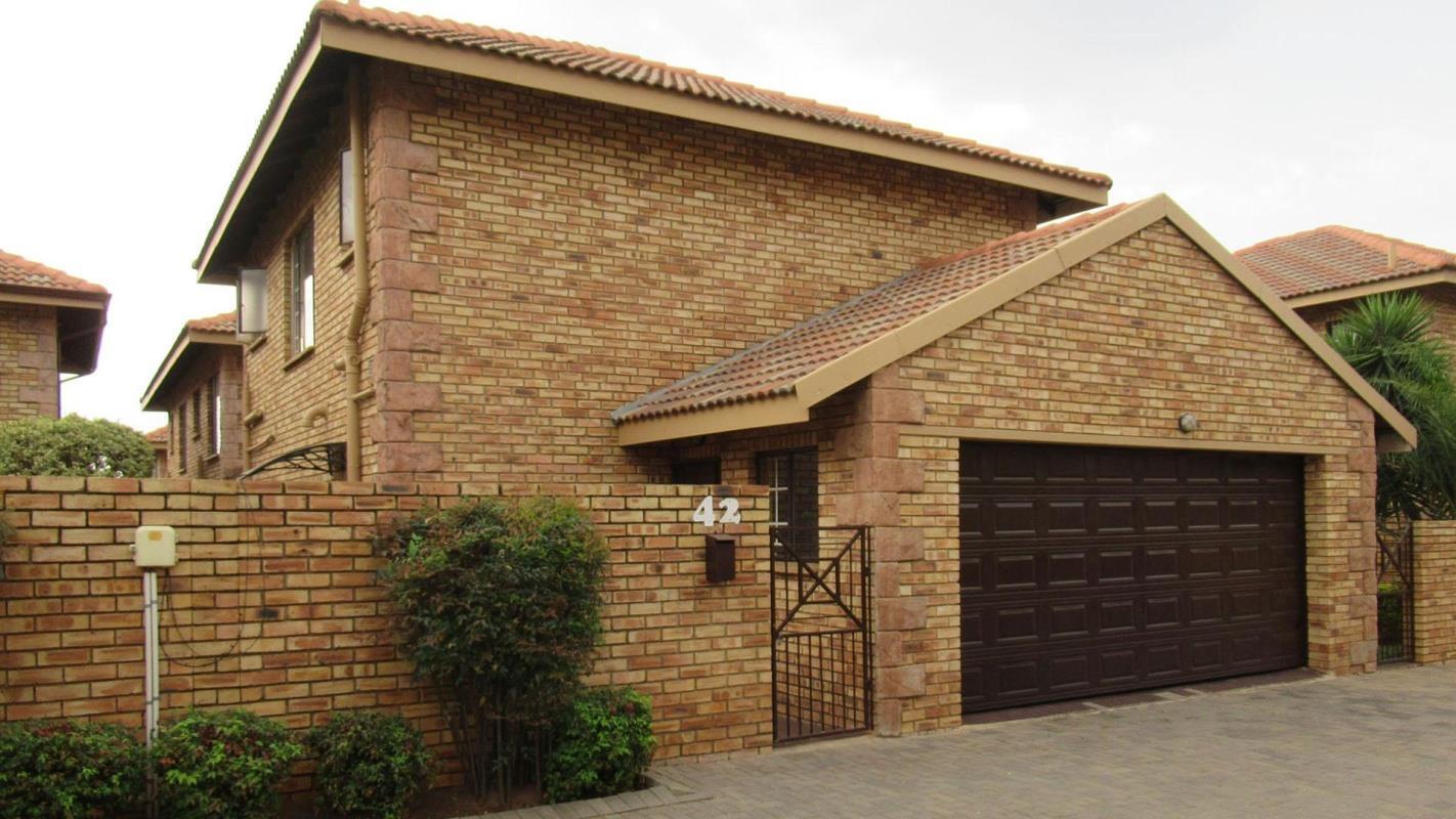 3 Bedroom Townhouse in Willowbrook