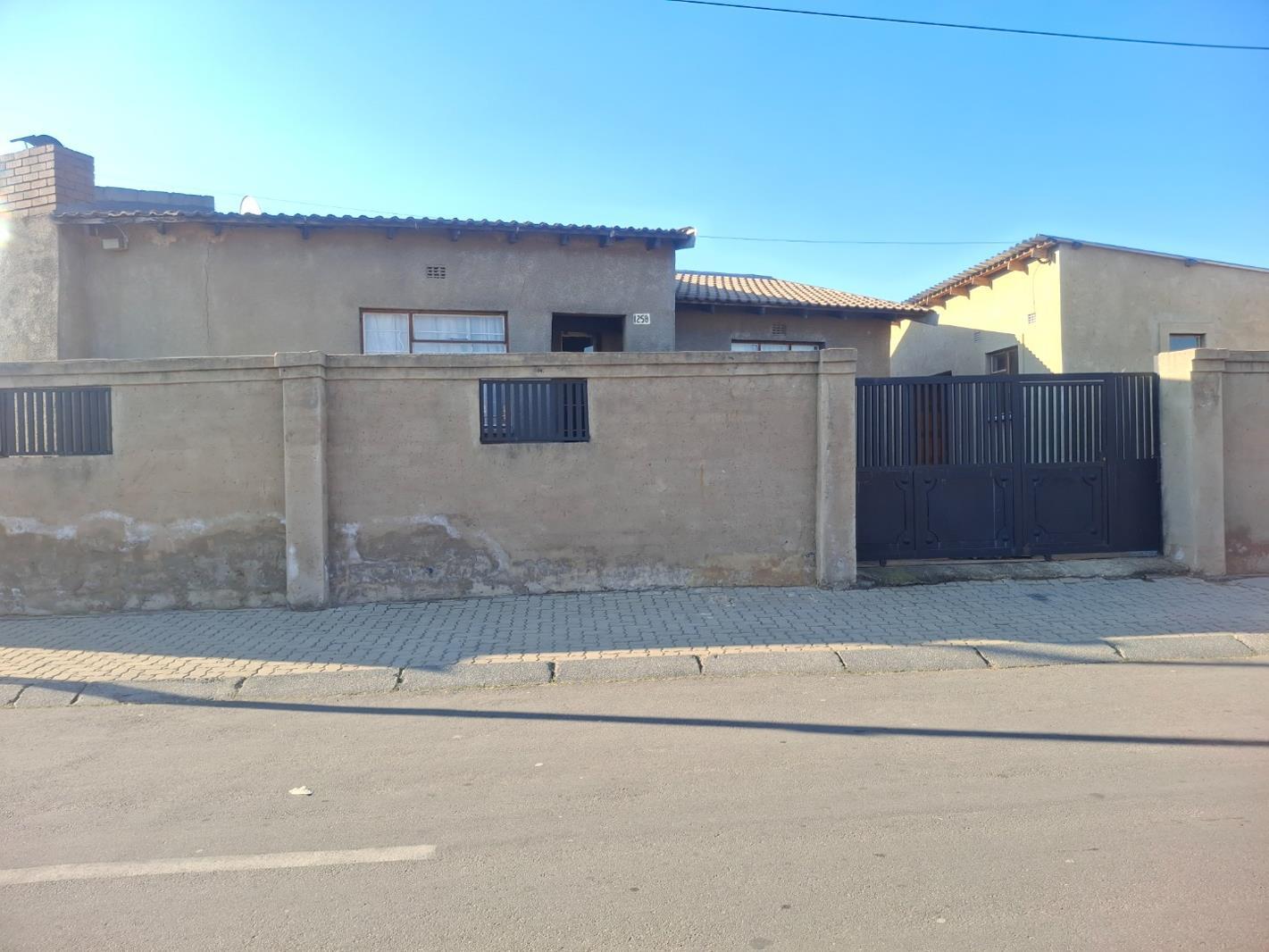 2 Bedroom House in Diepkloof