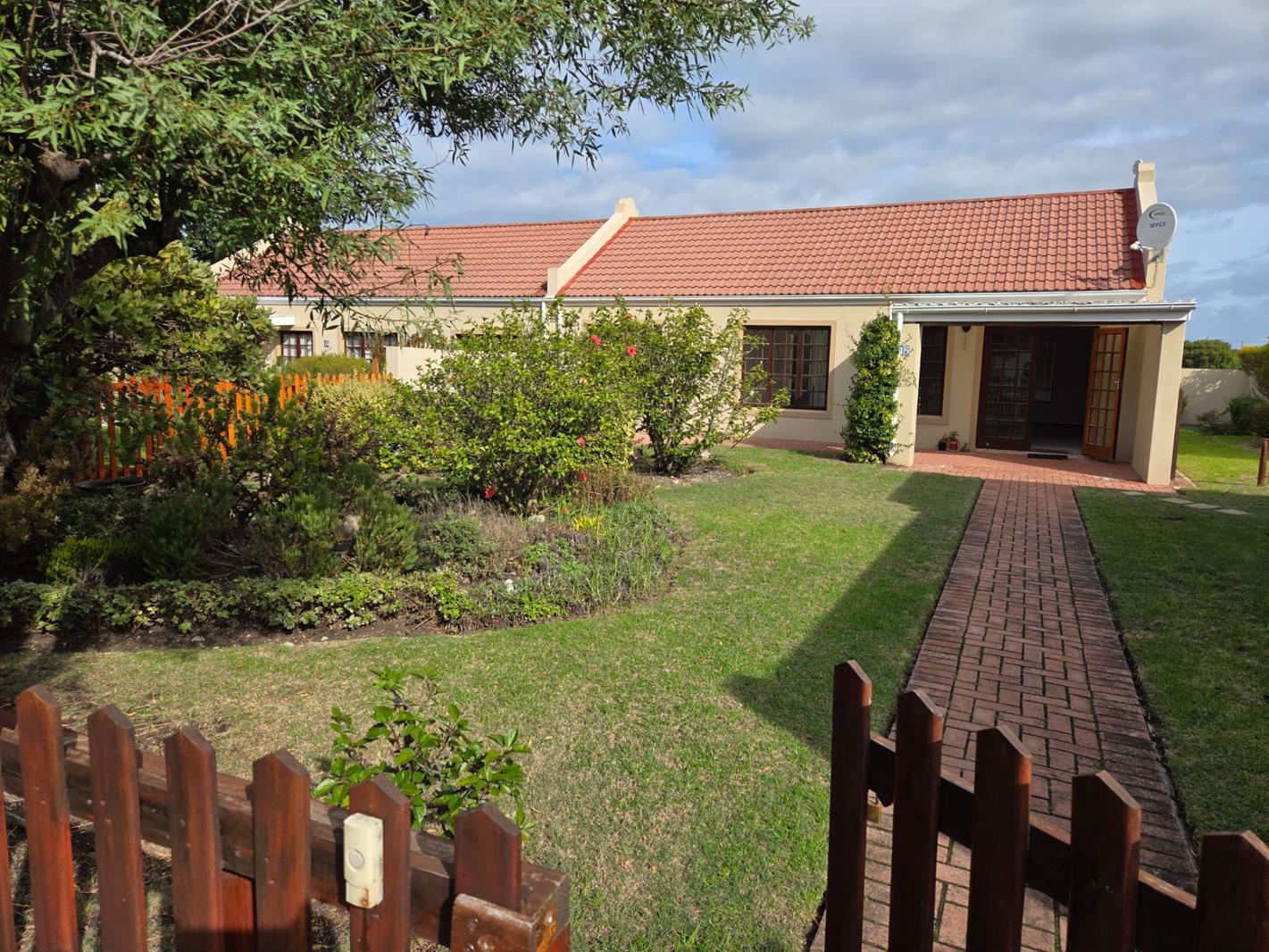 2 Bedroom House in Sandbaai