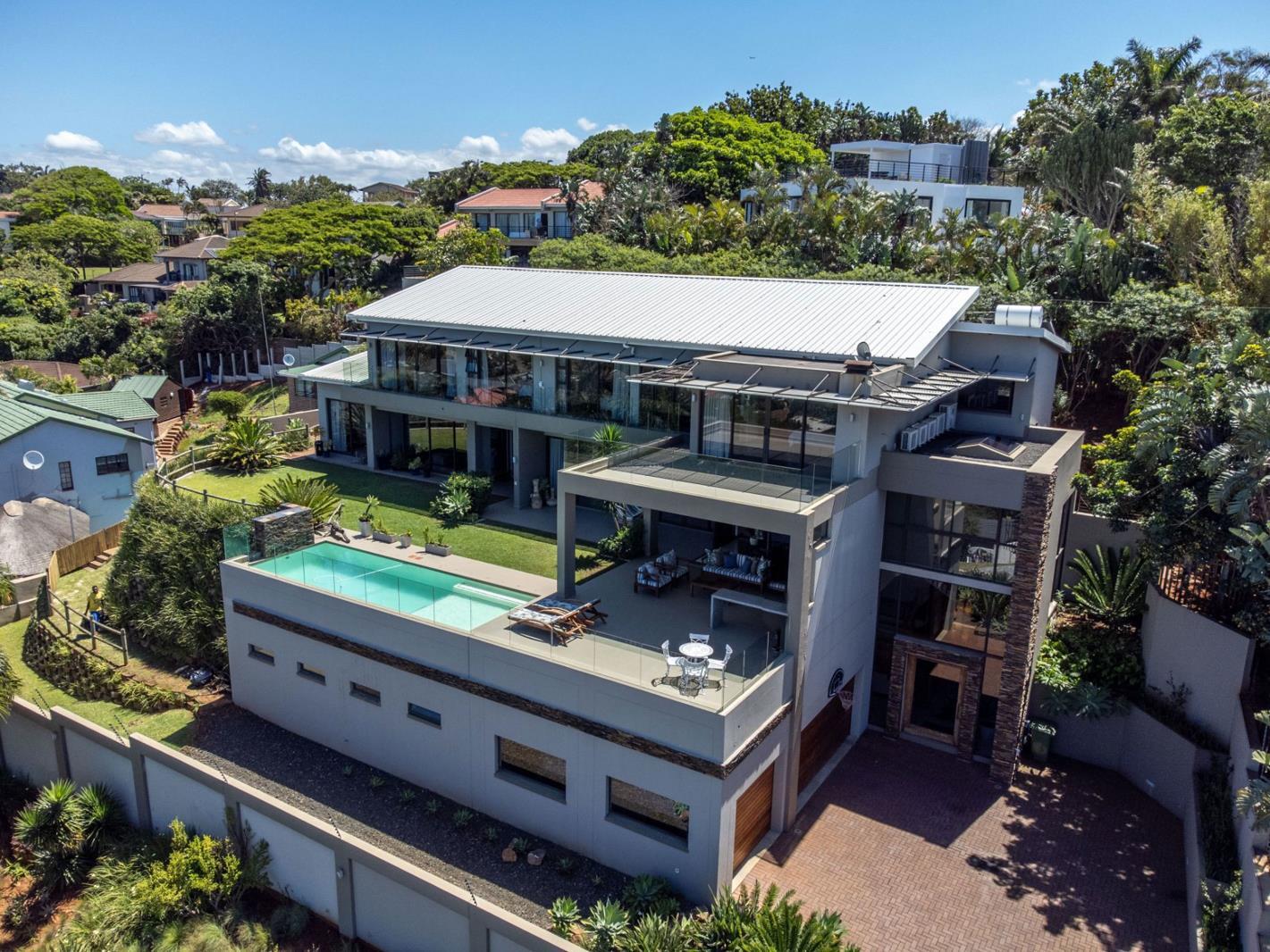 6 Bedroom House in La Lucia