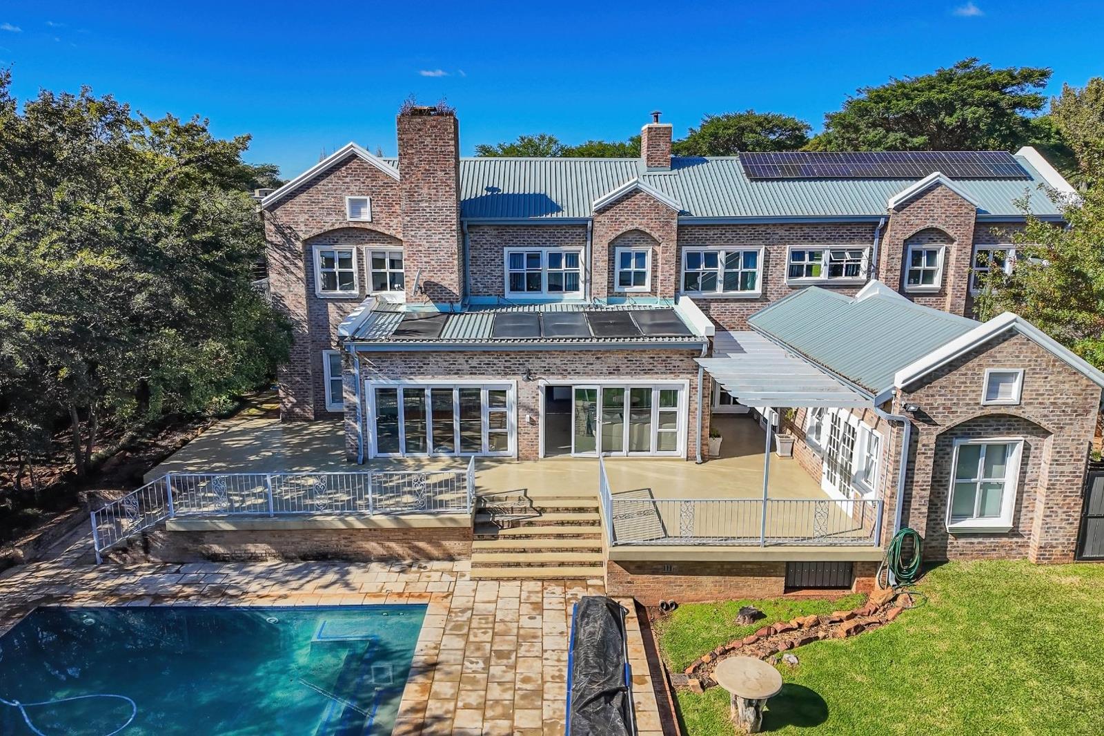 6 Bedroom House in Zwavelpoort AH