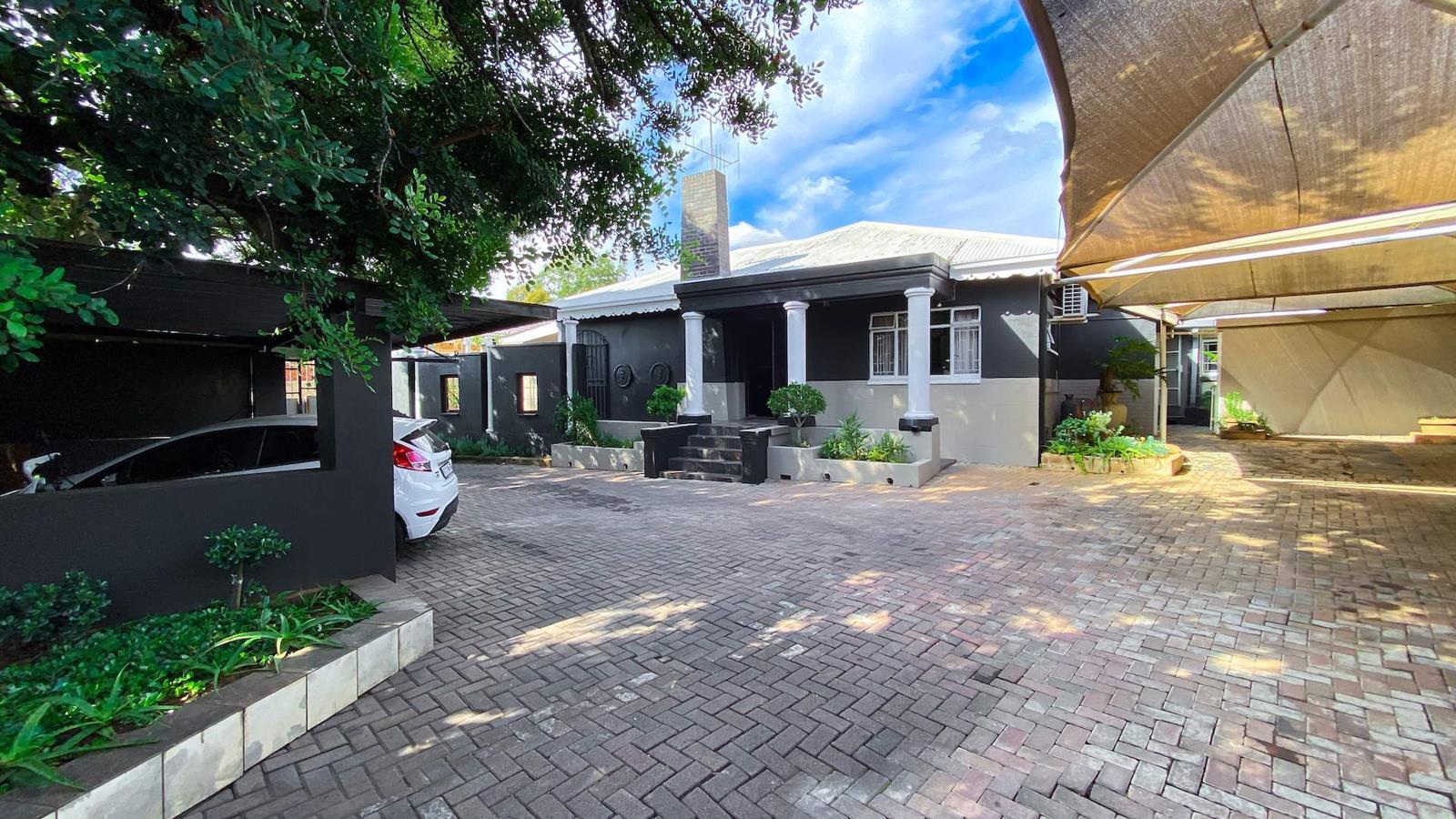 3 Bedroom House in Menlo Park