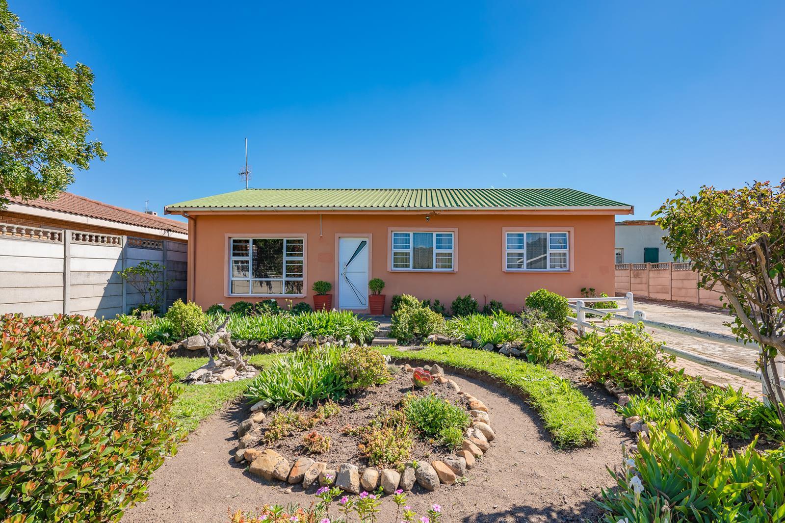 4 Bedroom House in Sir Lowrys