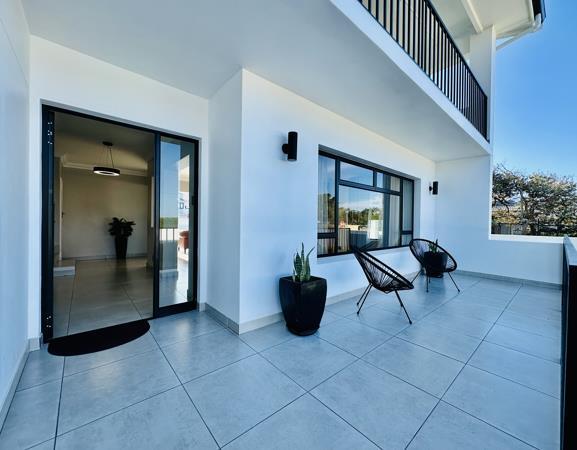 9 Bedroom House in Westcliff