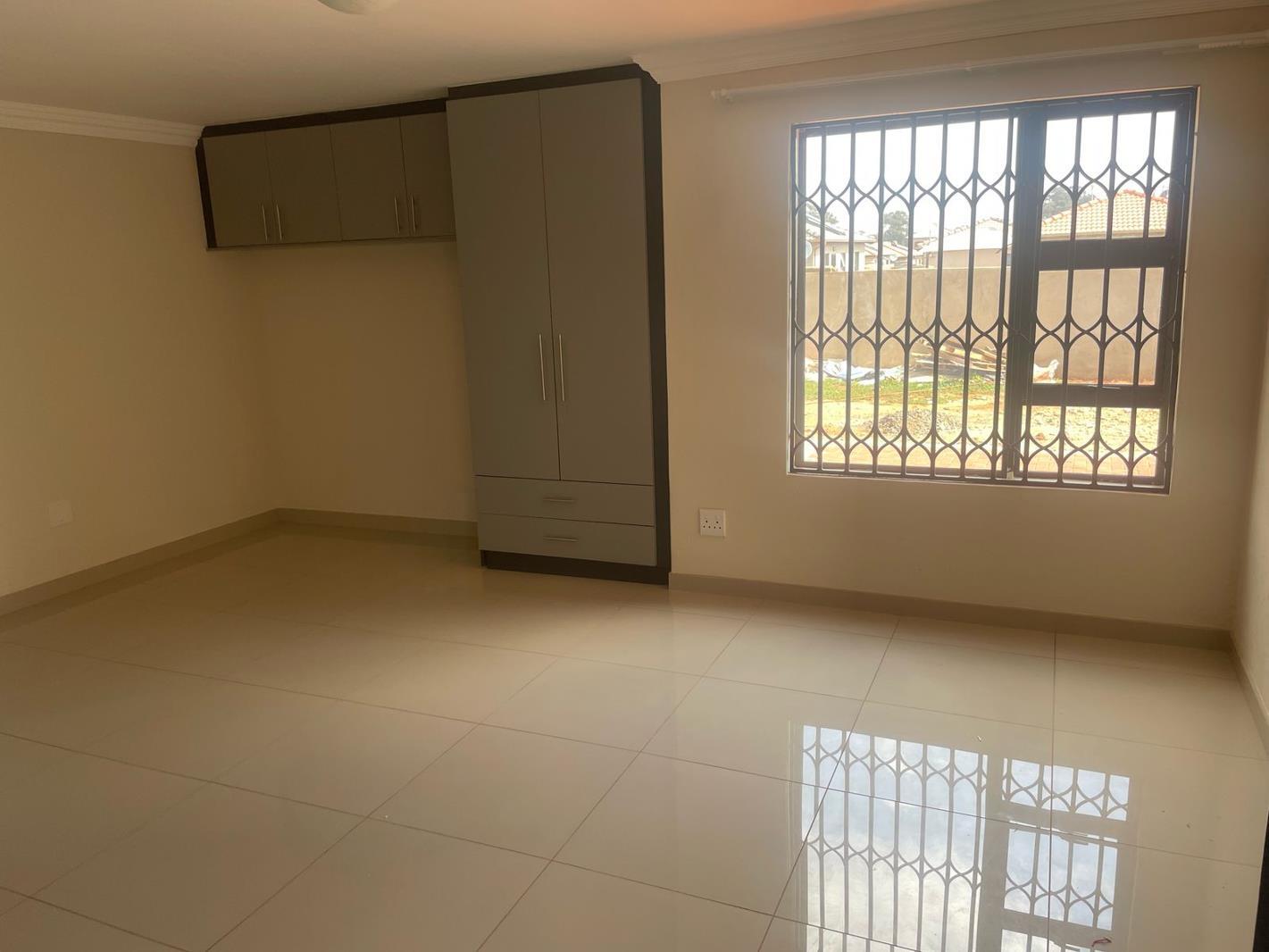 Bachelor apartment in Dawn Park