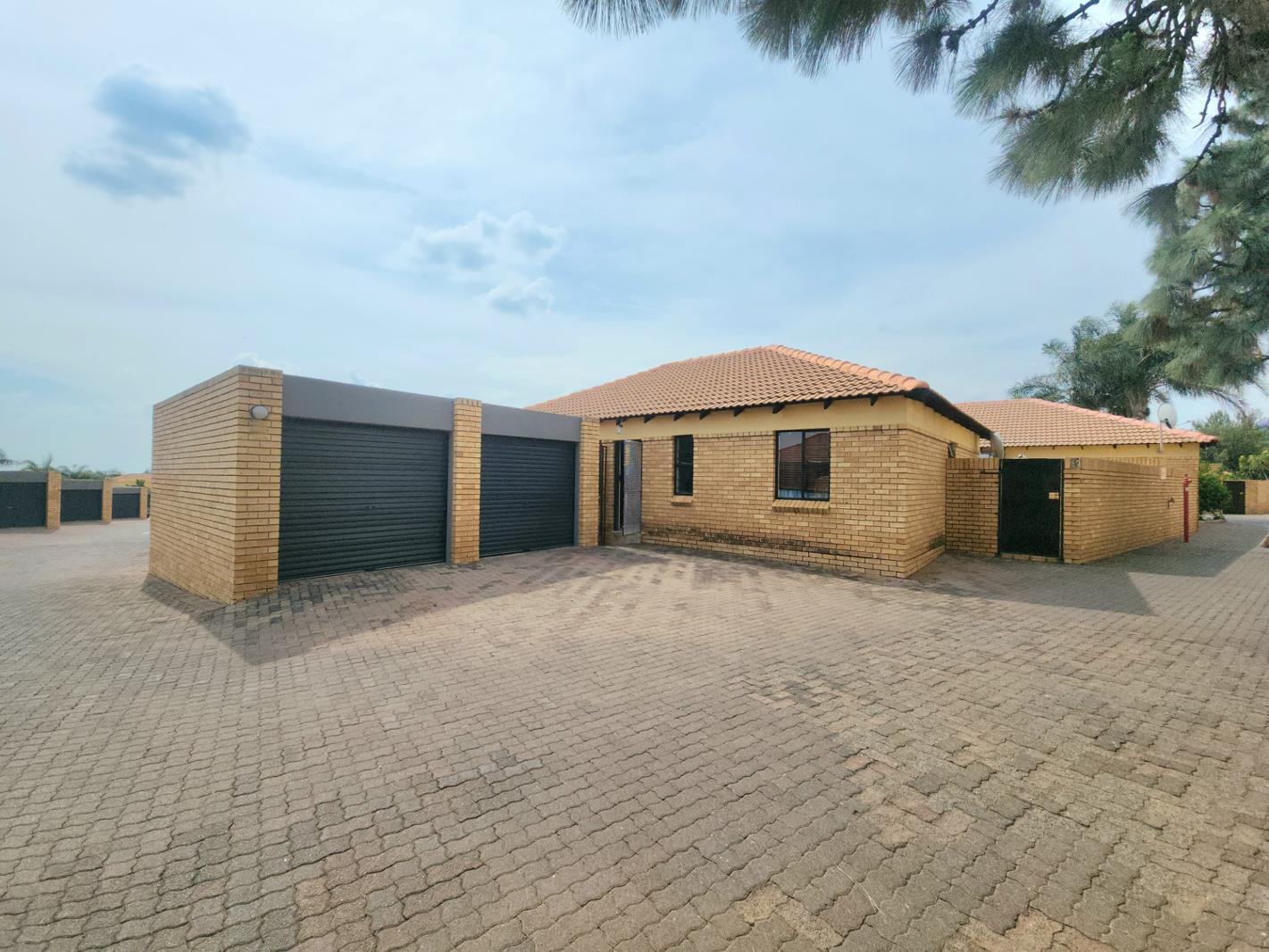 3 Bedroom Simplex in Halfway Gardens