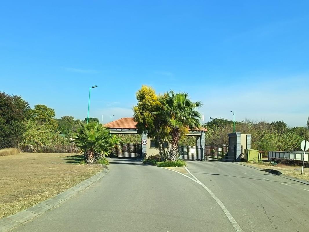 512 m² Land available in Brits Central