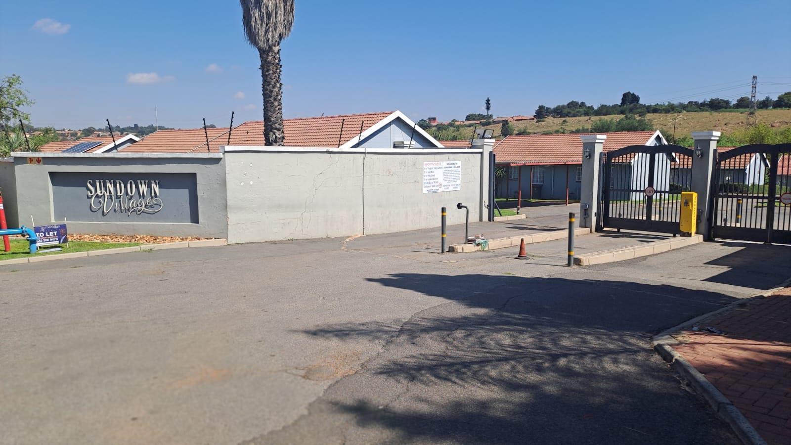 3 Bedroom Apartment in Roodepoort West