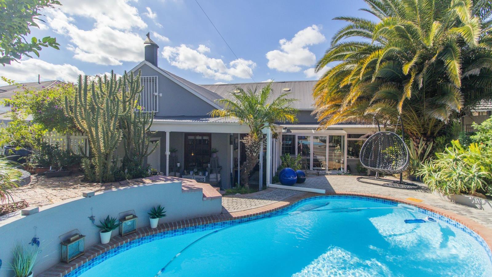 4 Bedroom House in Paarl Central West