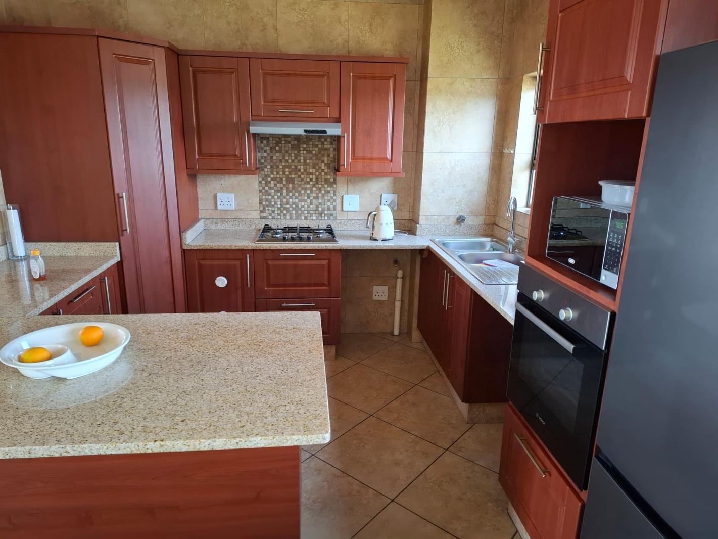2 Bedroom Apartment in Ravenswood