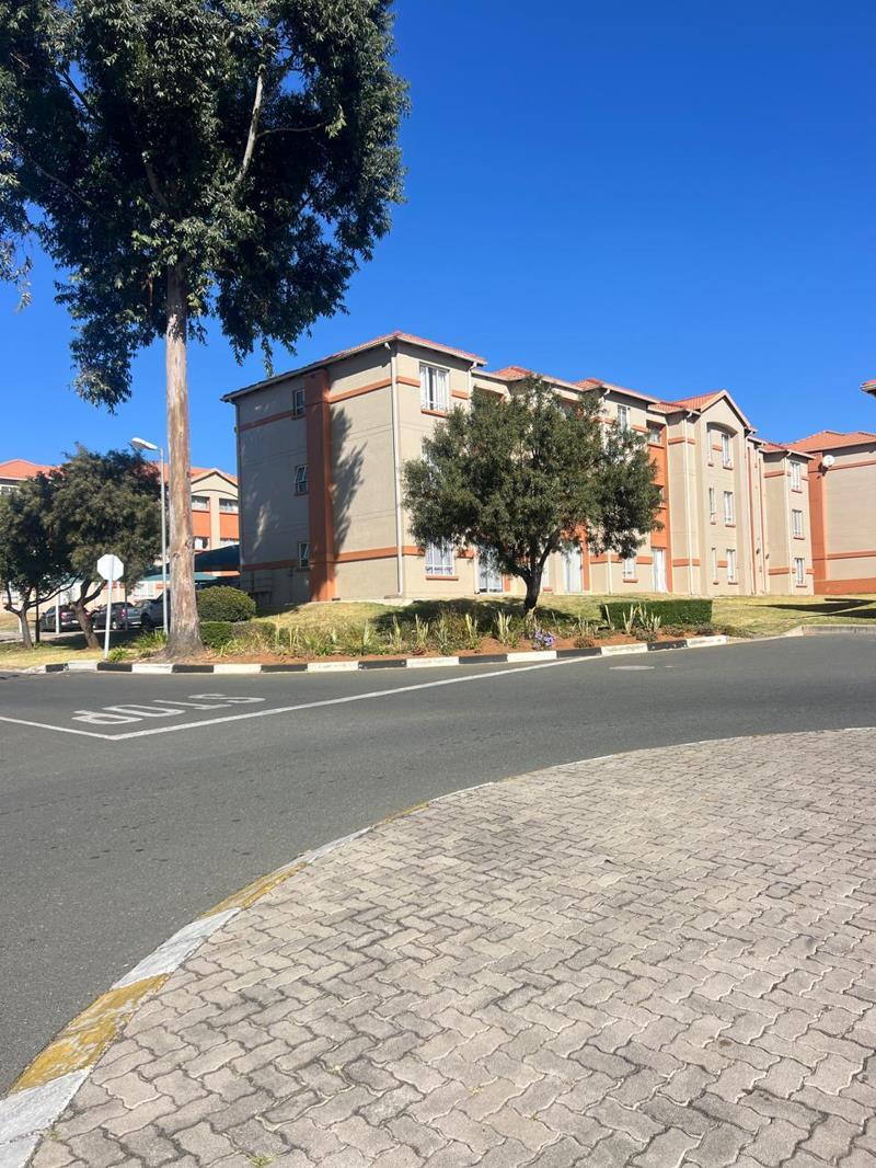 2 Bedroom Apartment in Mondeor