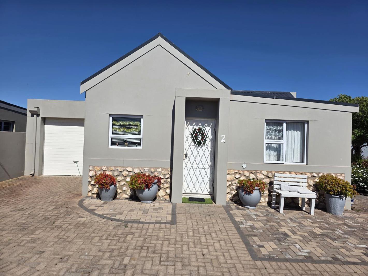 2 Bedroom Simplex in Laguna Sands