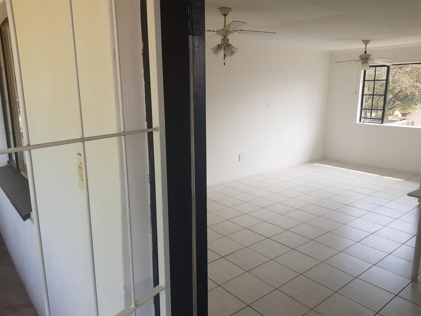Bachelor apartment in Jansen Park