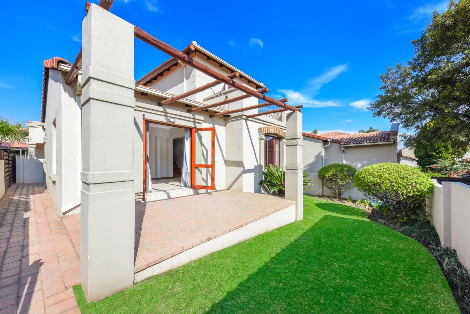3 Bedroom Townhouse in Douglasdale