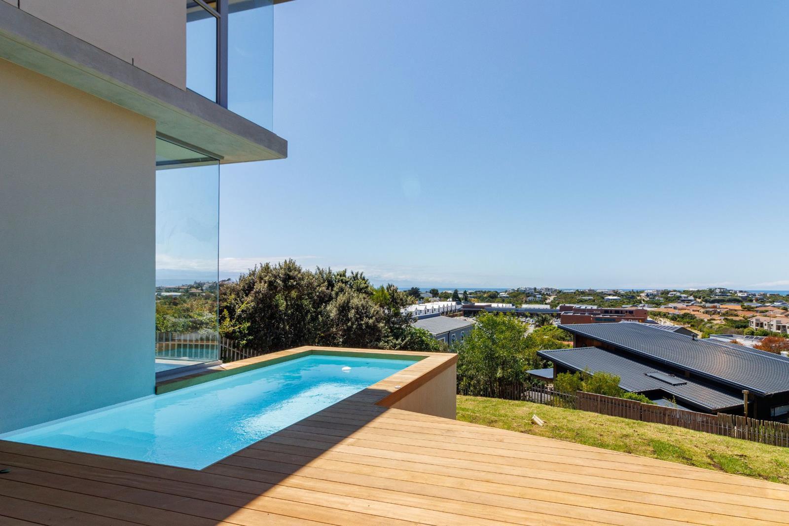 4 Bedroom House in Whale Rock
