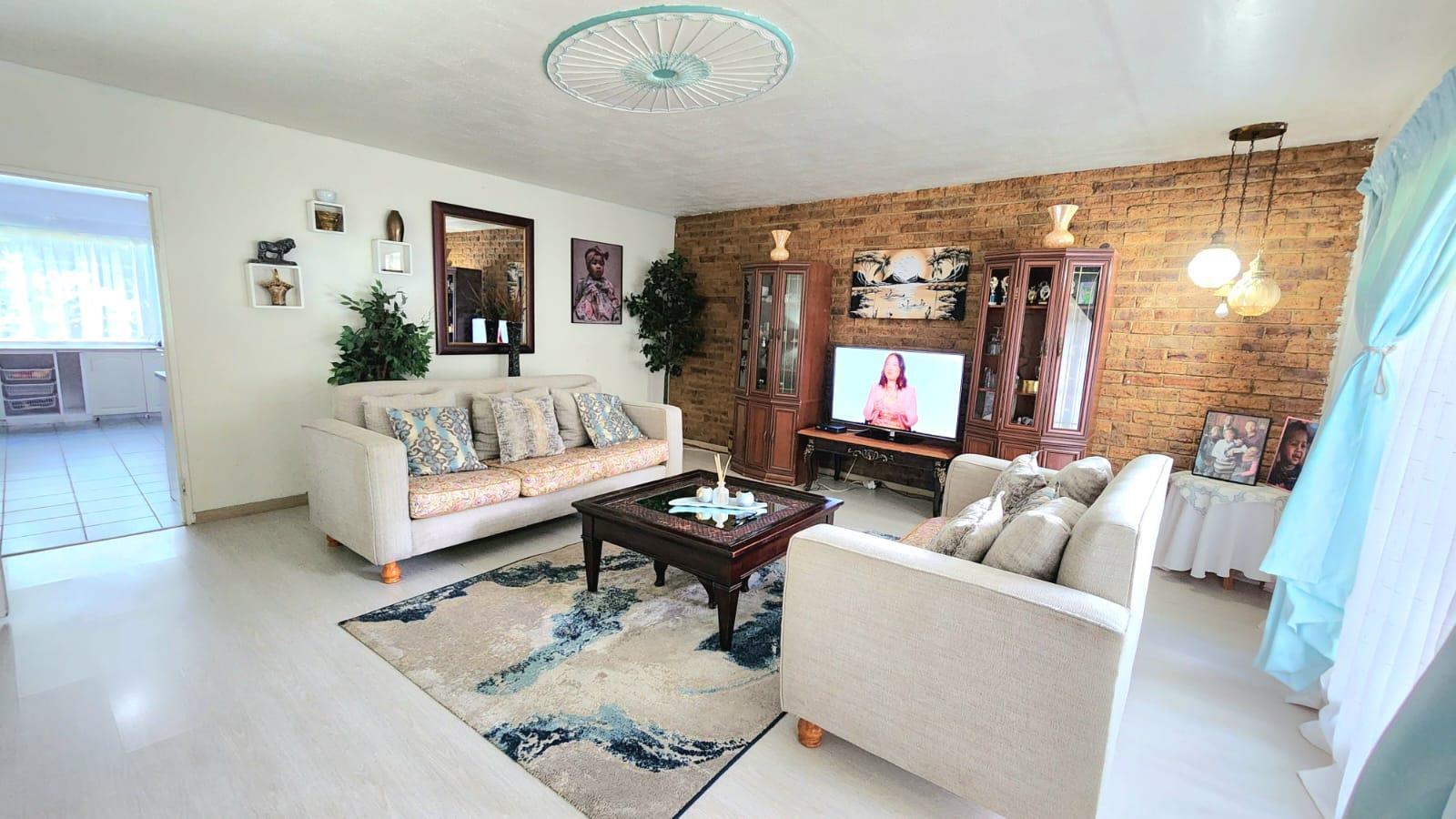 5 Bedroom House in Winchester Hills