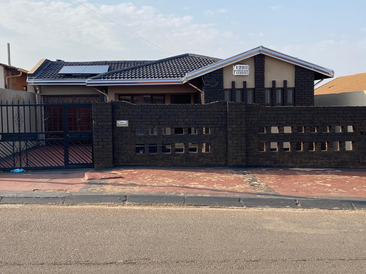 3 Bedroom House in Naledi
