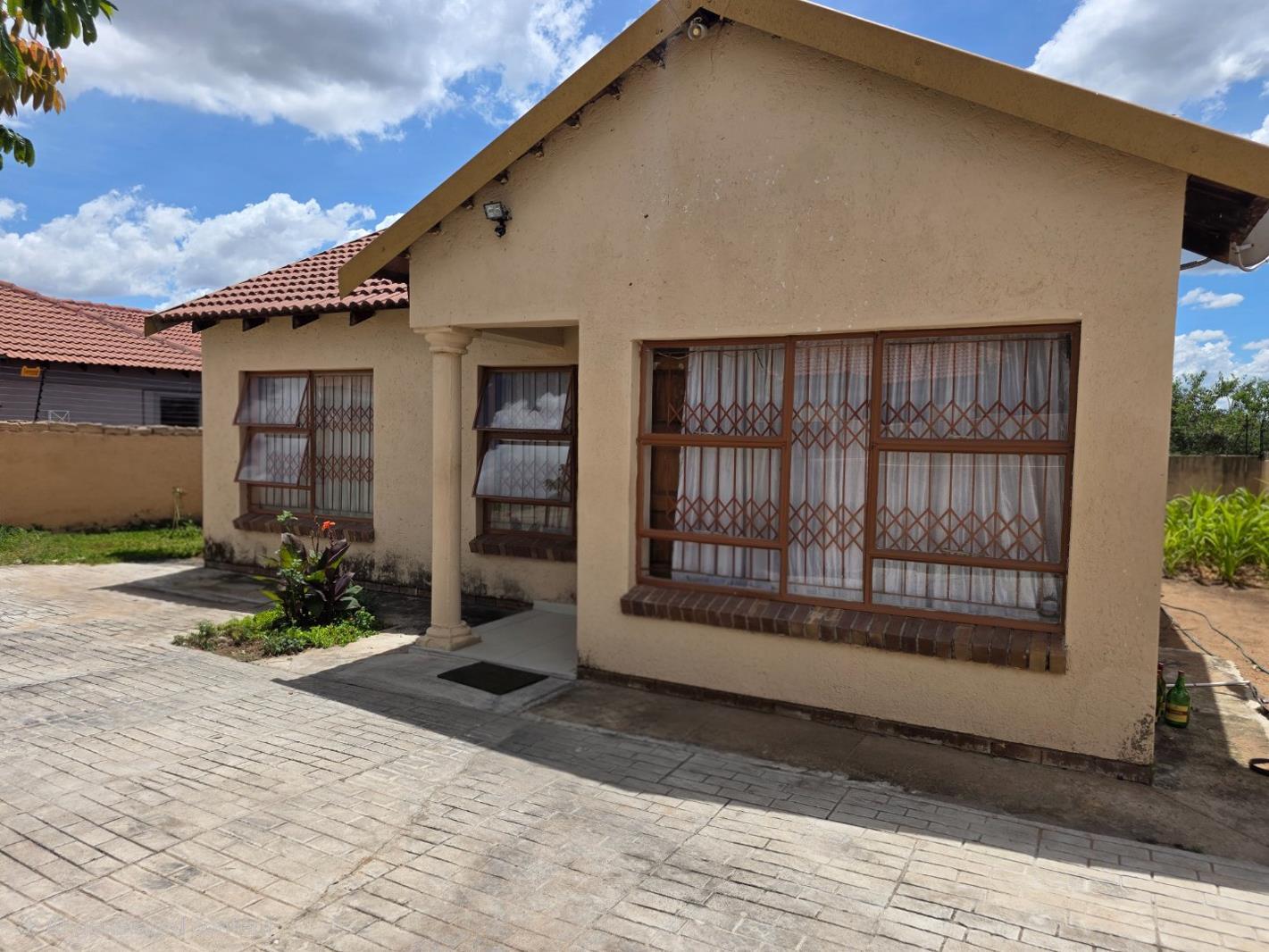 3 Bedroom House in Mahlasedi Park