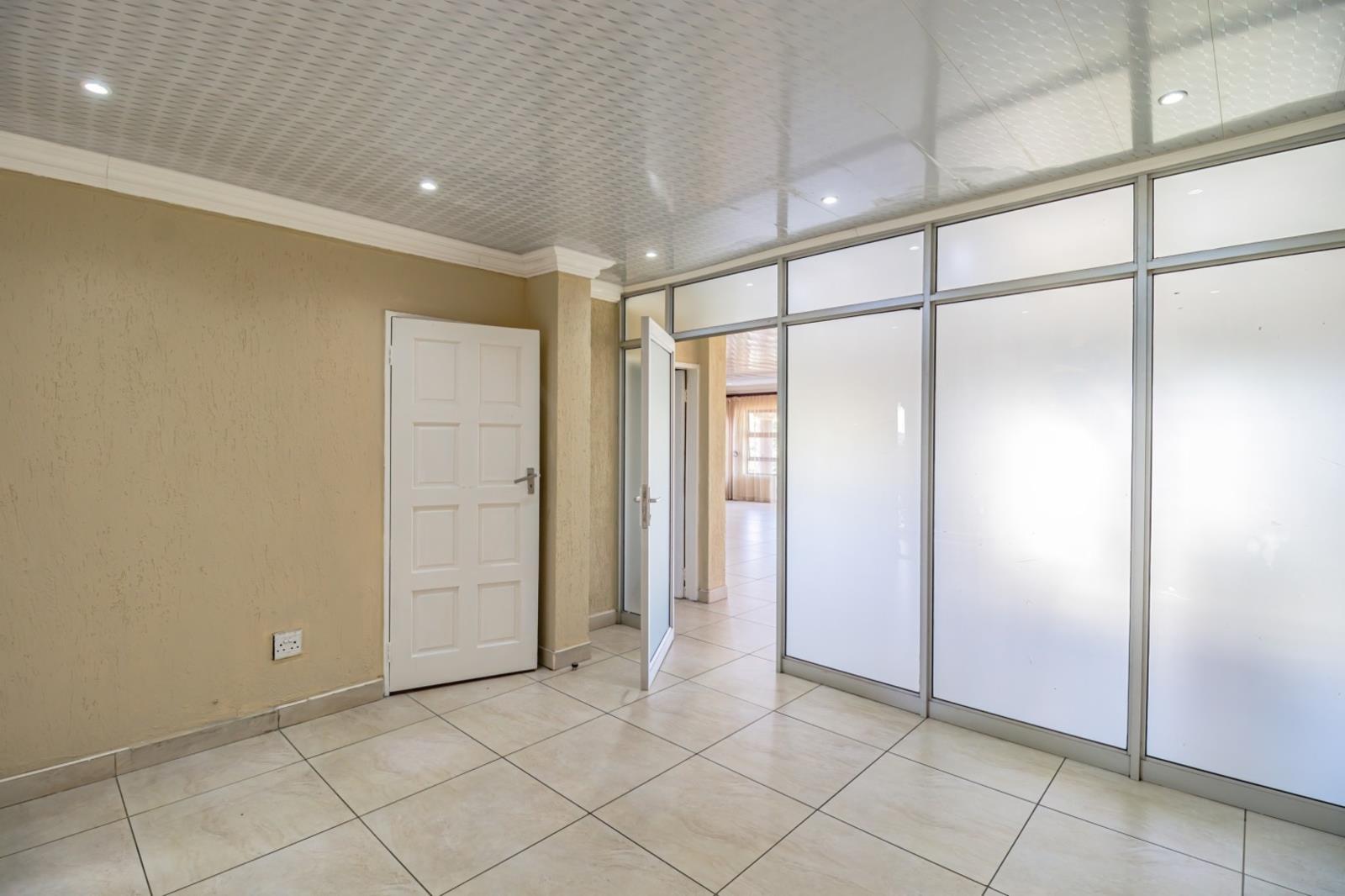 6 Bedroom House in Edleen
