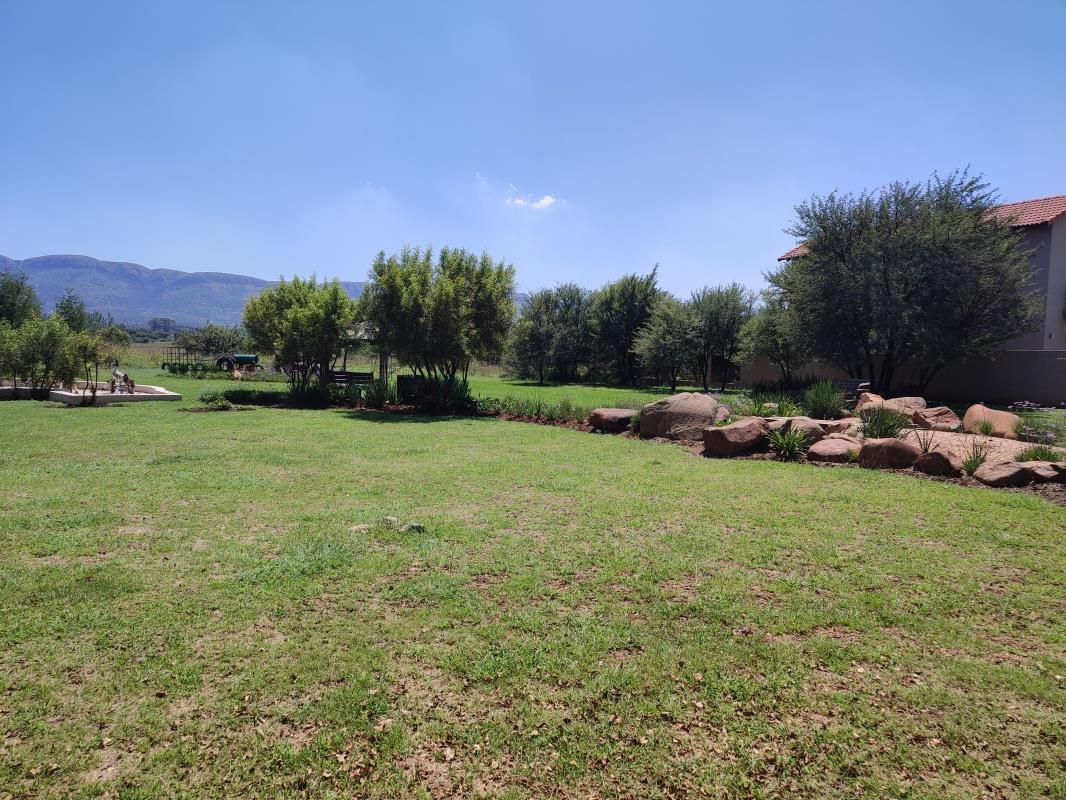 1 351 m² Land available in Melodie