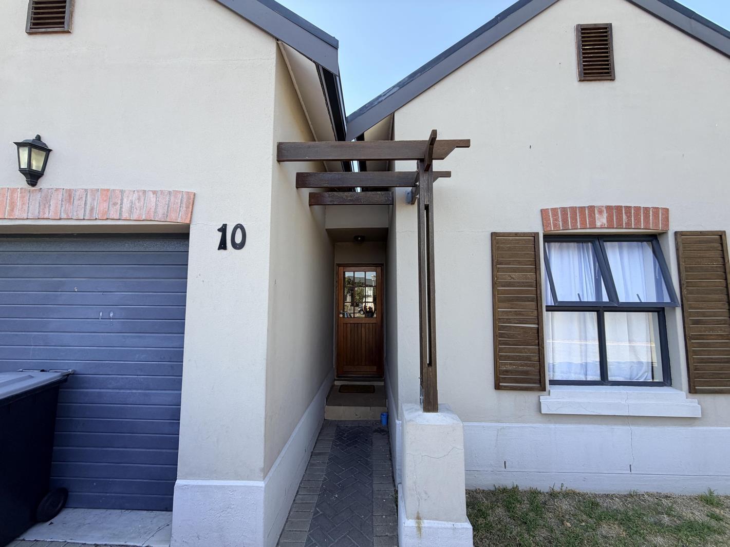 3 Bedroom House in Buh Rein Estate