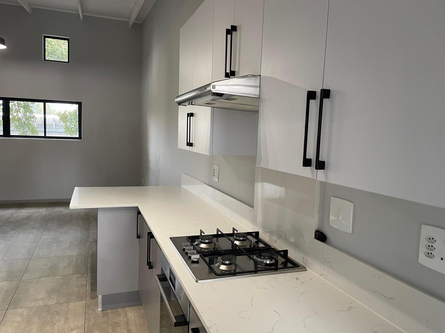 2 Bedroom House in Alphen Park