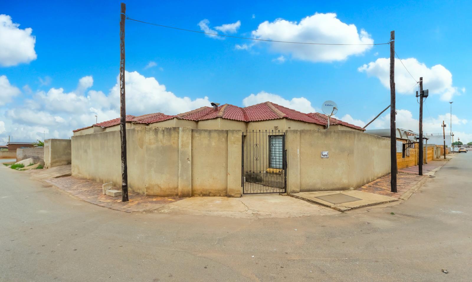 3 Bedroom House in Naledi