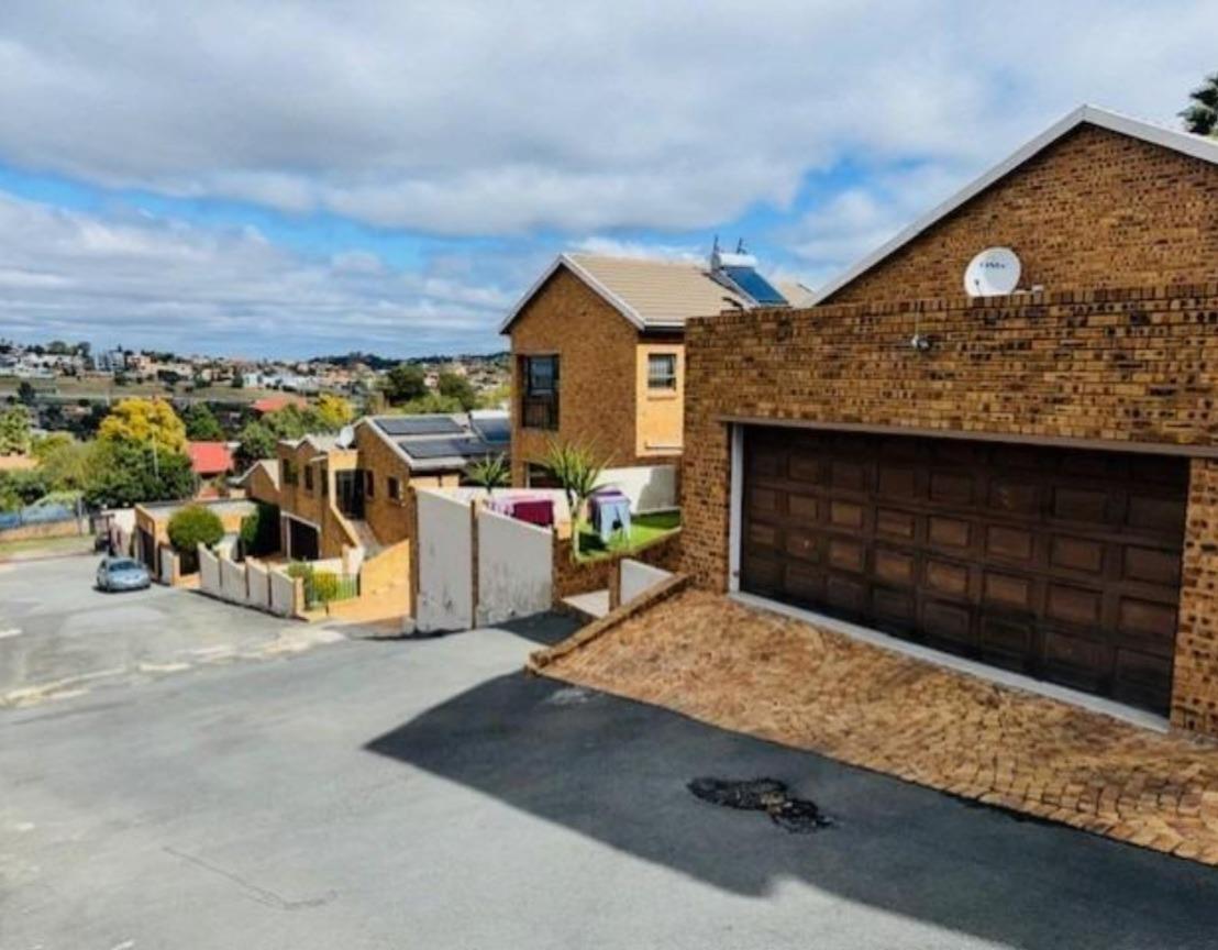 3 Bedroom Townhouse in Oakdene