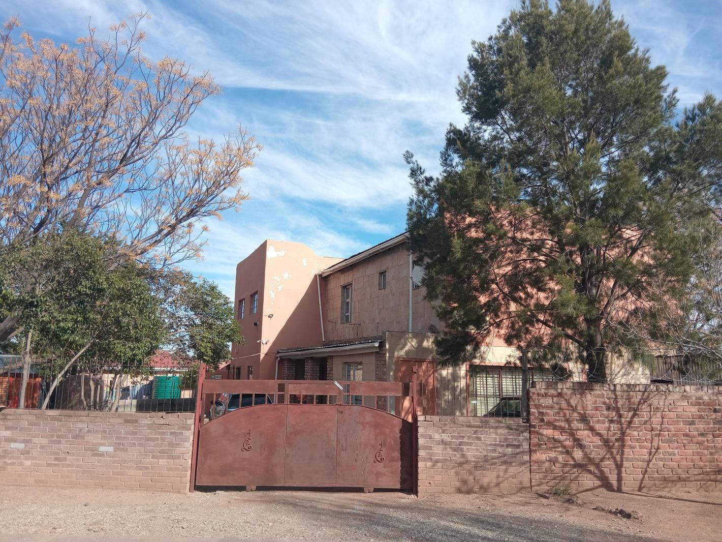 12 Bedroom House in Madeira Park