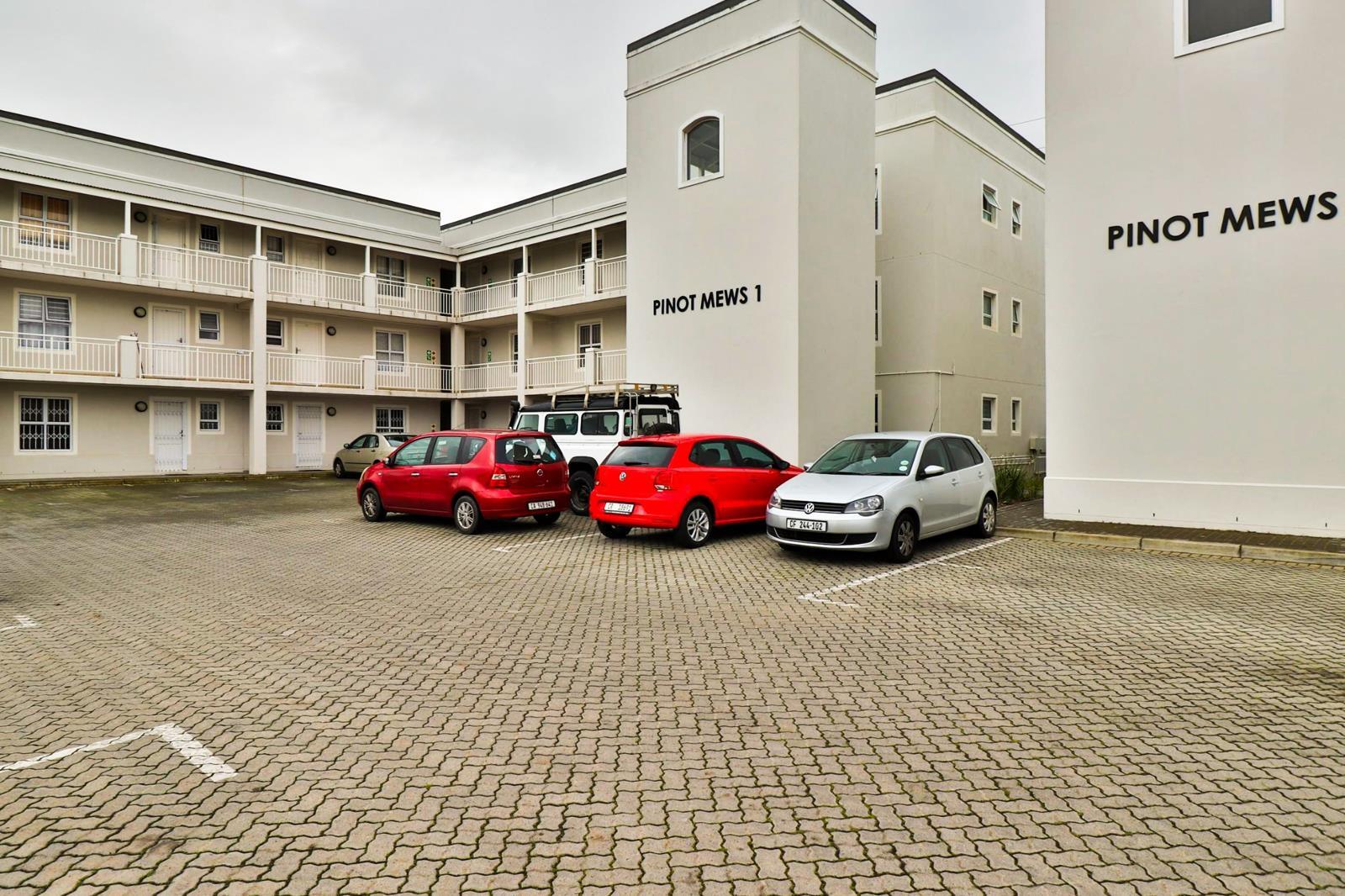 2 Bedroom Apartment in Nuutgevonden