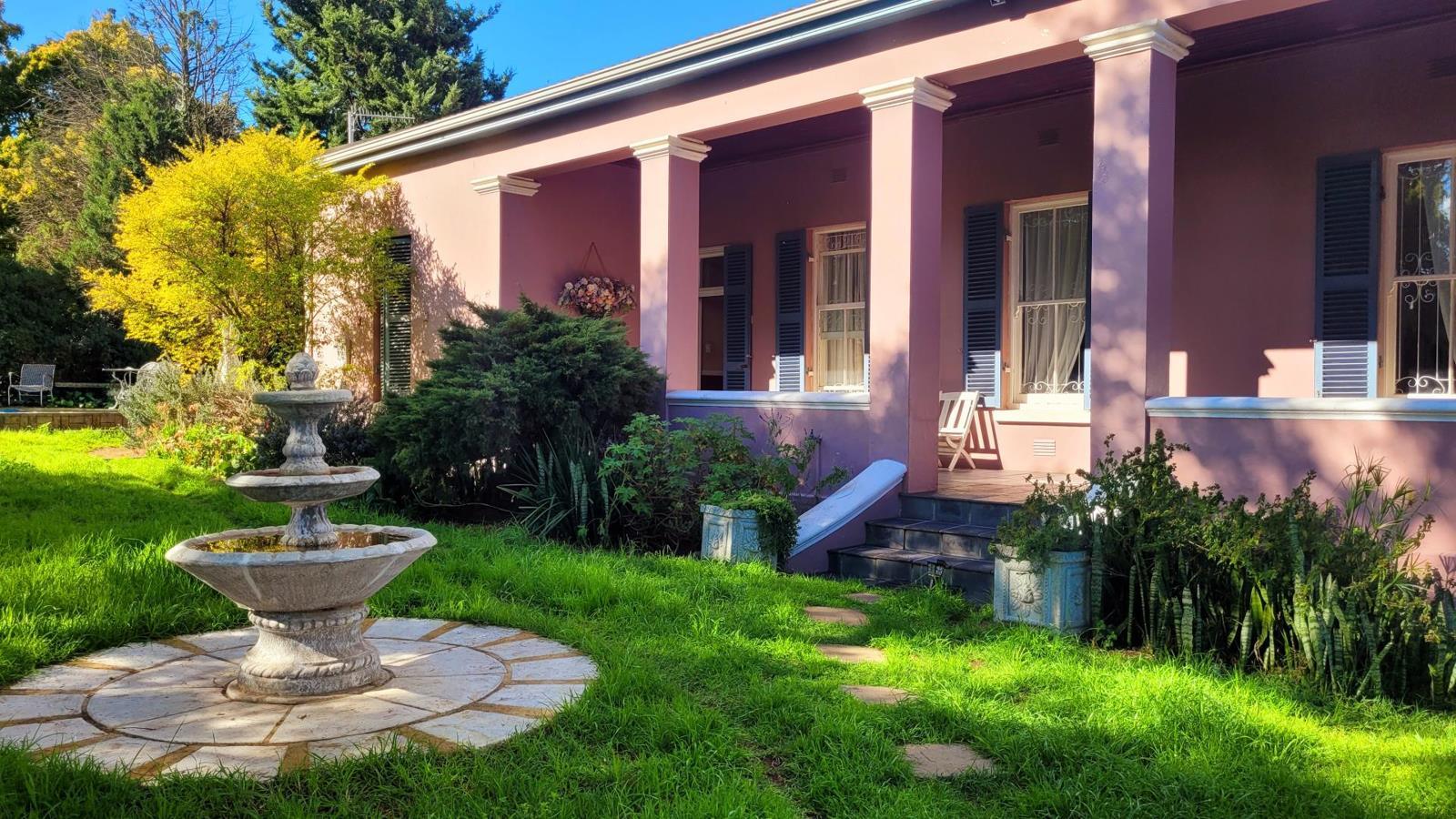 4 Bedroom House in Bergzicht