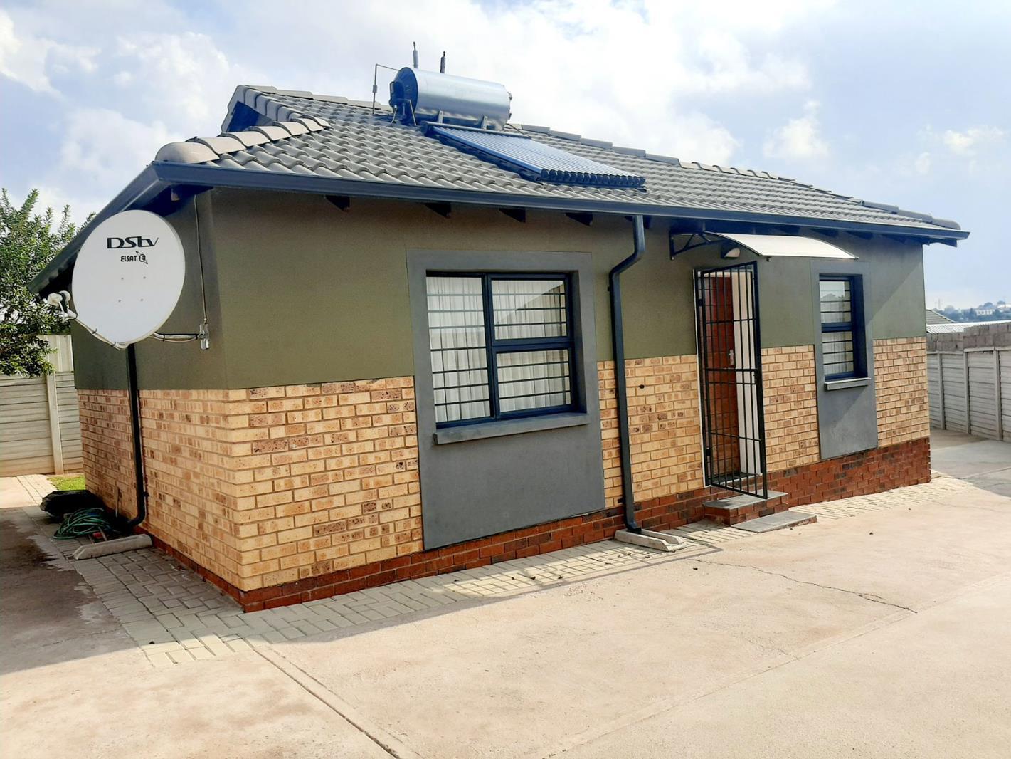 2 Bedroom House in Krugersdorp Central
