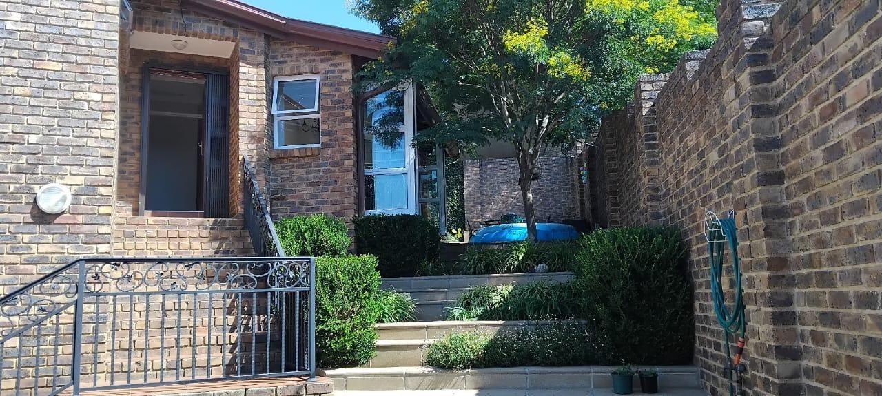 5 Bedroom House in Bassonia