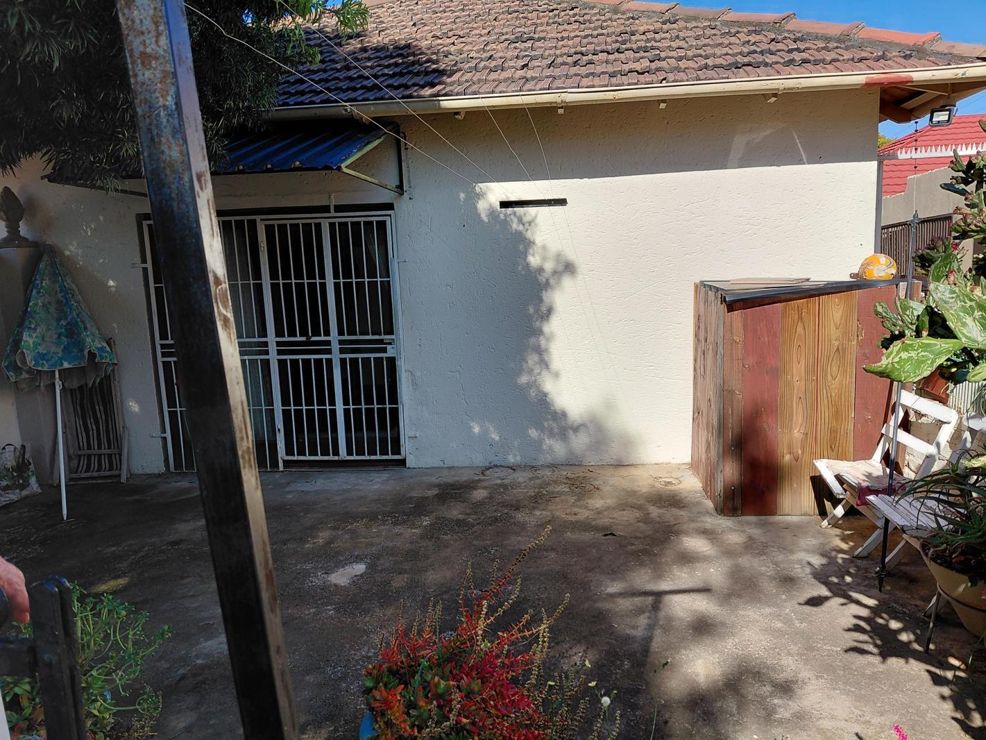 0.5 Bedroom Garden Cottage in Linden
