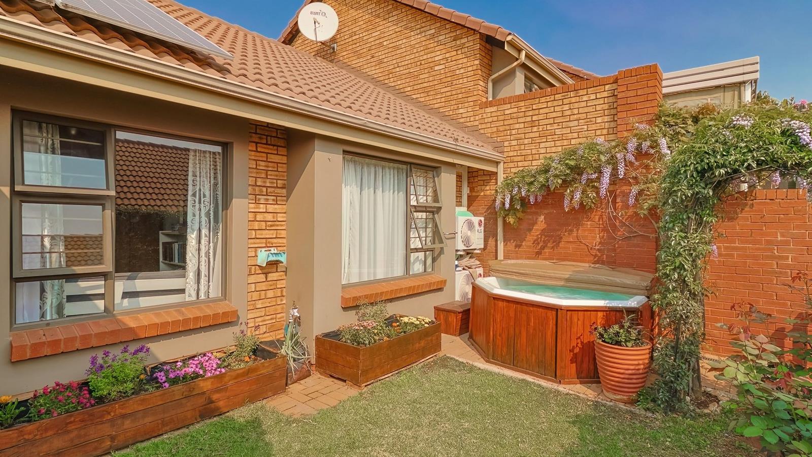 2 Bedroom Townhouse in Featherbrooke Estate
