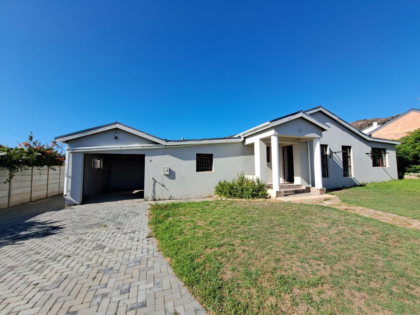 3 Bedroom House in Bredasdorp