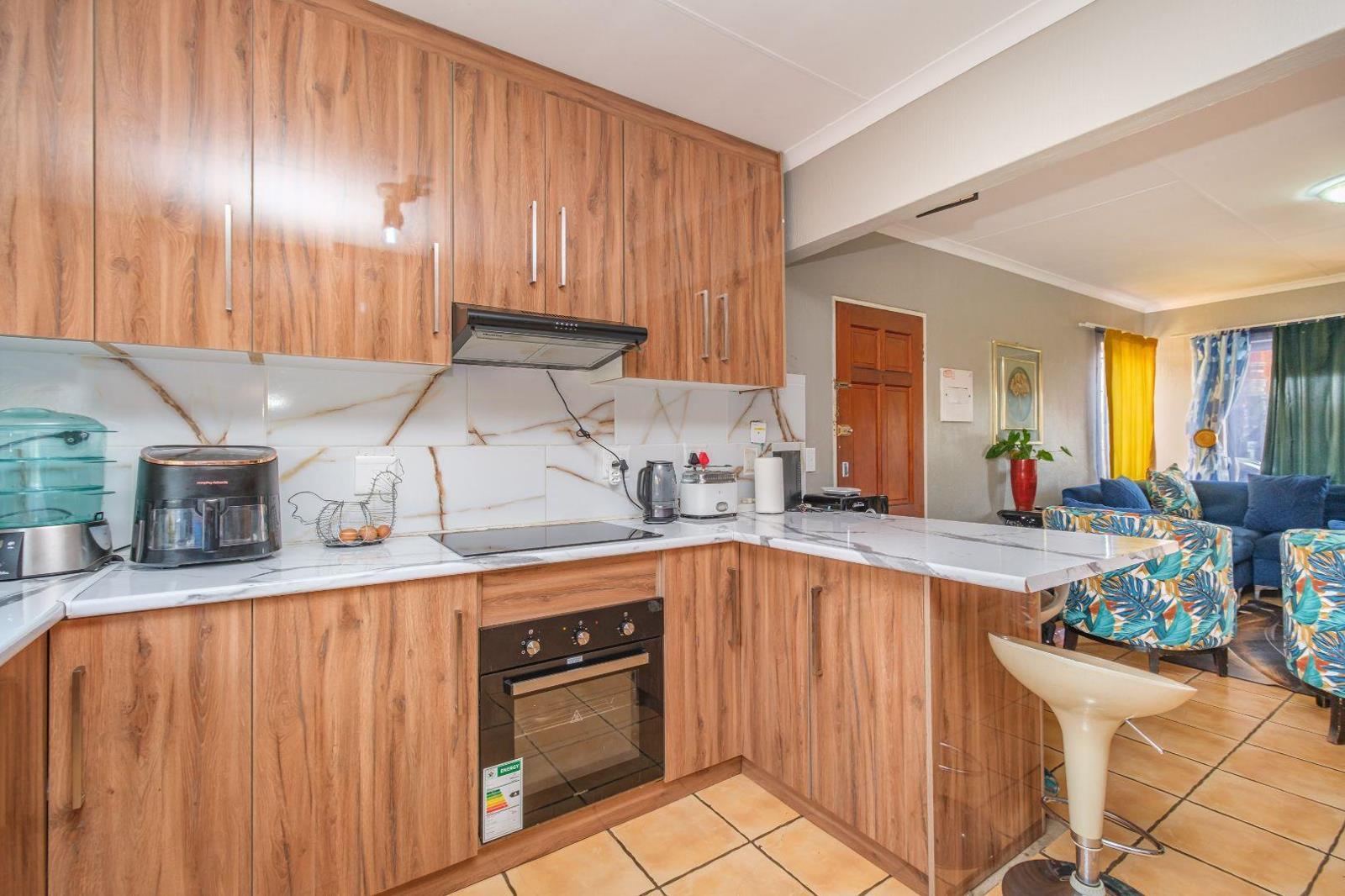 3 Bedroom Apartment in Die Hoewes