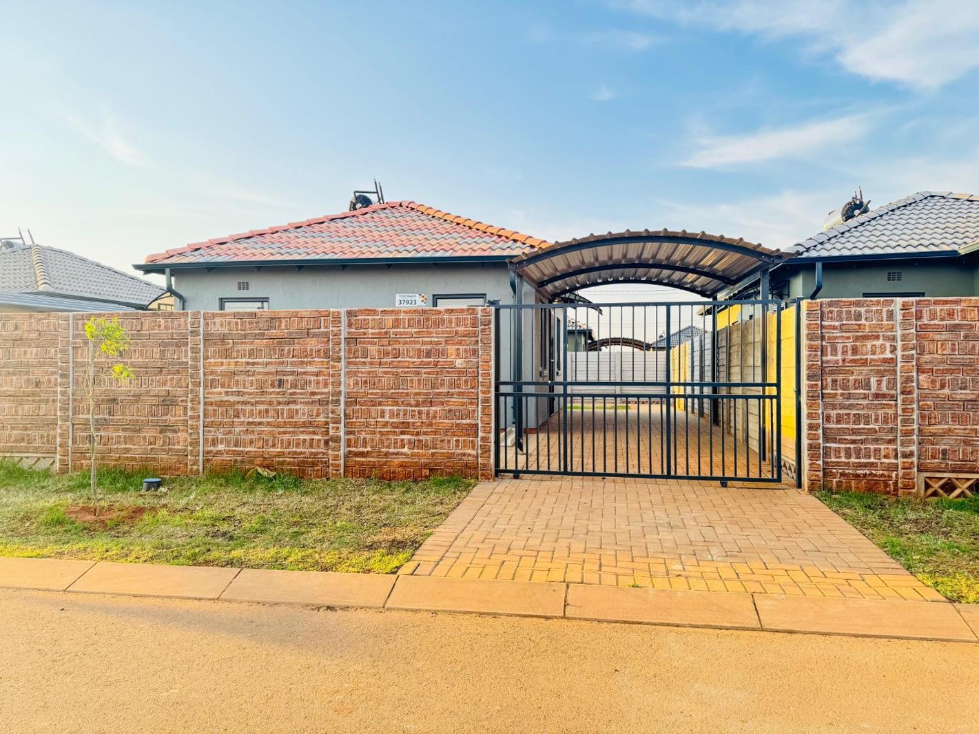 2 Bedroom House in Protea Glen